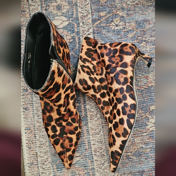 Gianni Bini NWT real Fur Leopard Print Ankle Booties Size 7.5